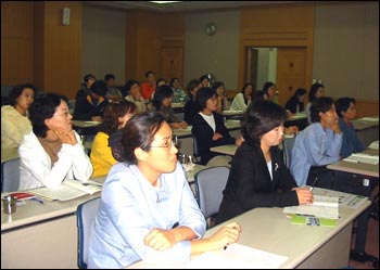 8일, 시청 세미나실에서 열린 '유전자 조작식품 무엇이 문제인가' 시민토론회 